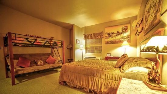Dude Ranch guest room with bunkbeds